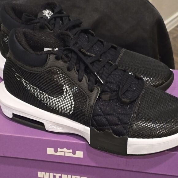 Nike LeBron Witness VIII TB Basketball Shoes - Picture 12 of 13